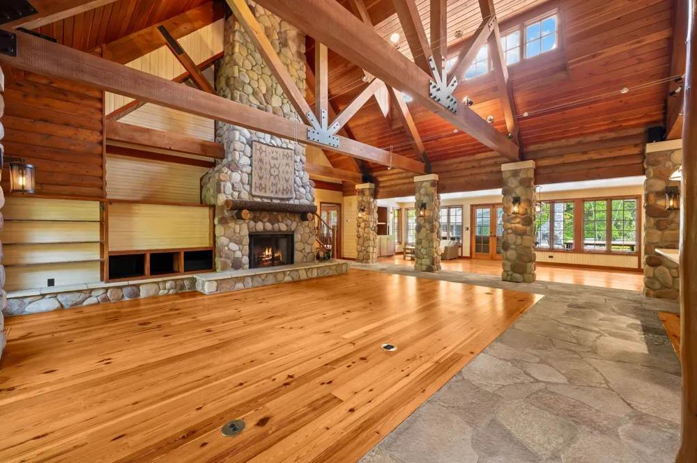 14657 Lakeshore Road Chikaming Township, MI 49116