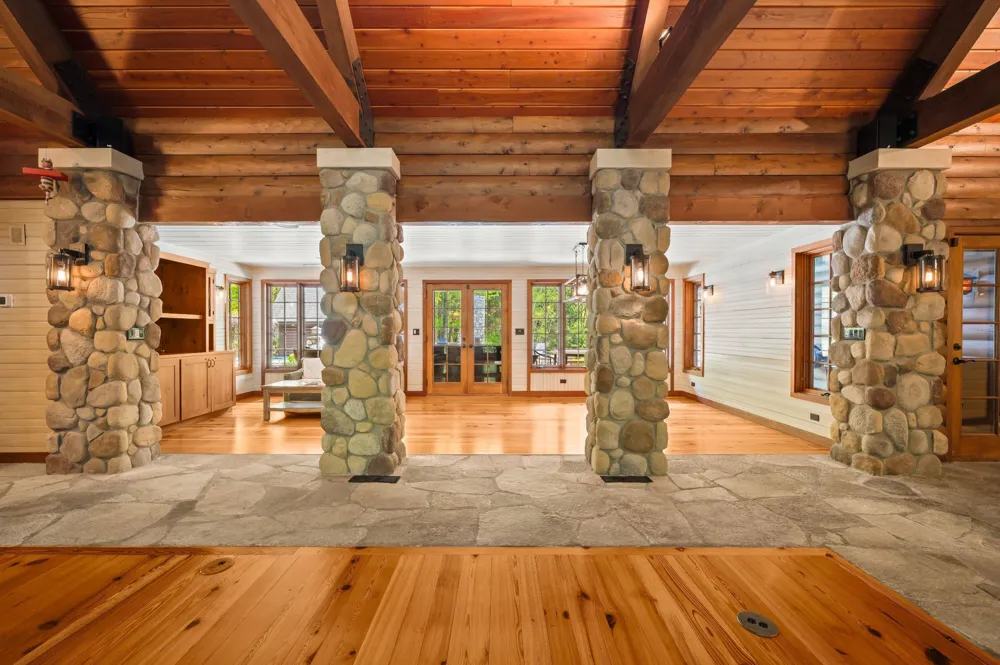 14657 Lakeshore Road Chikaming Township, MI 49116