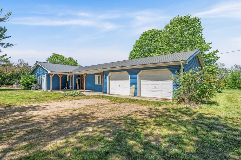 19454 E Chippewa Lake Drive Chippewa Township, MI 49320