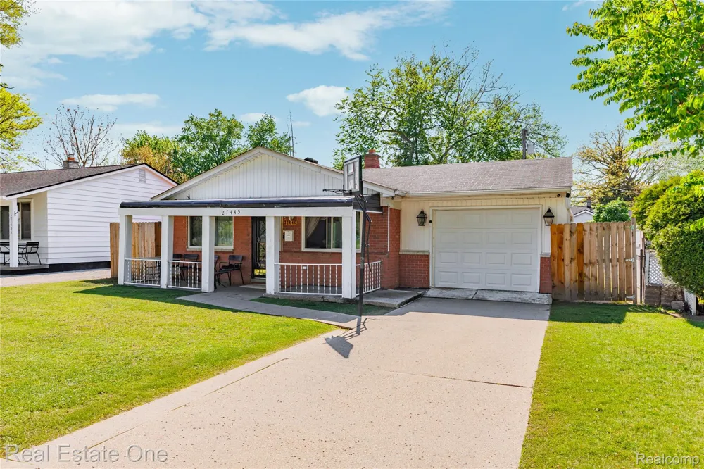27445 Lorenz Street Madison Heights City, MI 48071