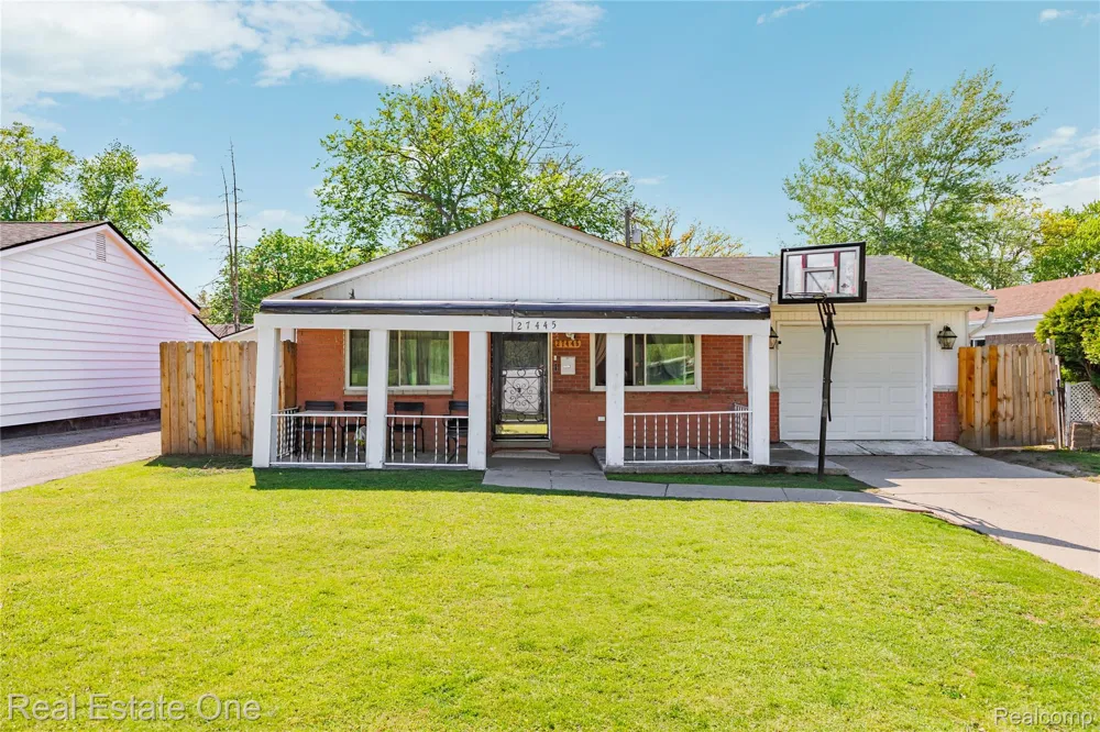 27445 Lorenz Street Madison Heights City, MI 48071