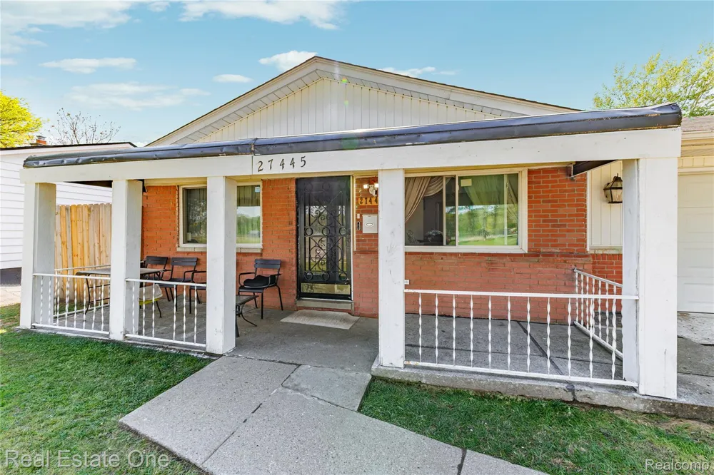 27445 Lorenz Street Madison Heights City, MI 48071