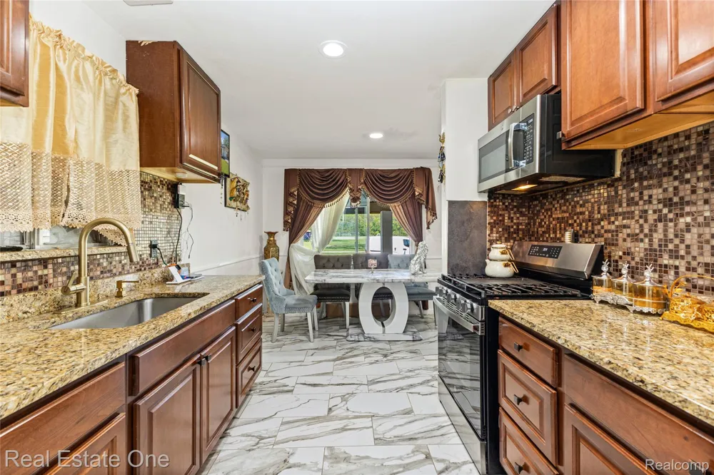 27445 Lorenz Street Madison Heights City, MI 48071