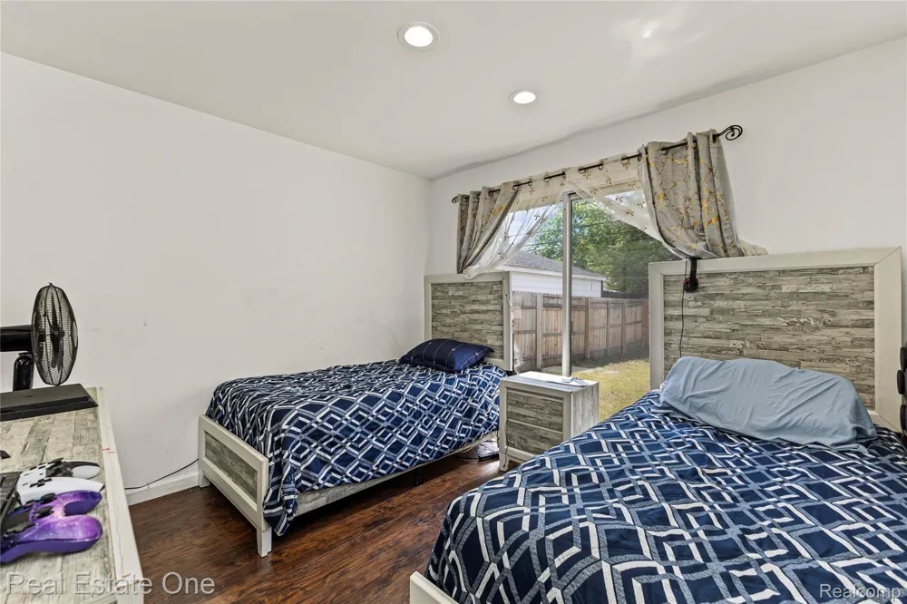27445 Lorenz Street Madison Heights City, MI 48071