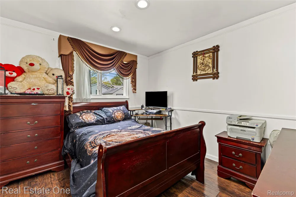 27445 Lorenz Street Madison Heights City, MI 48071