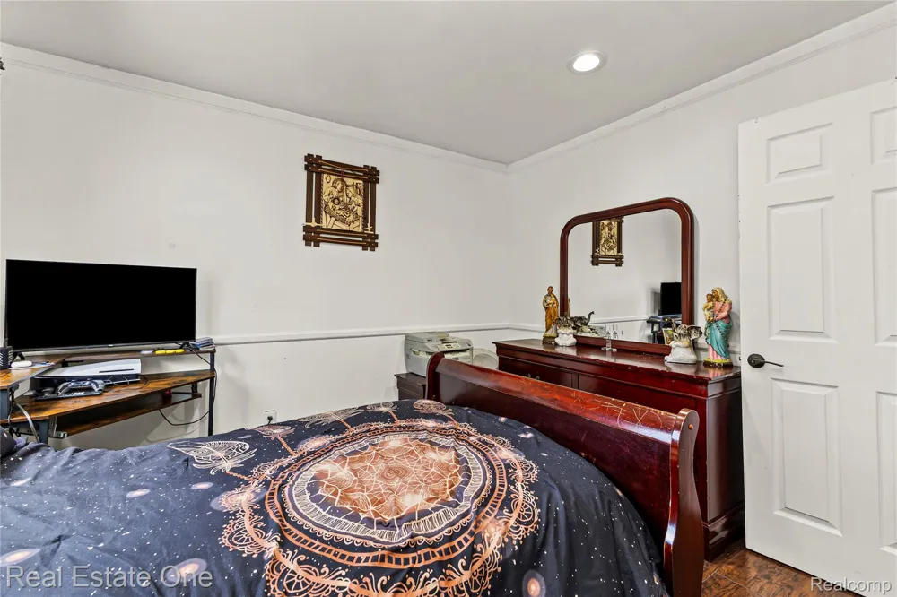 27445 Lorenz Street Madison Heights City, MI 48071