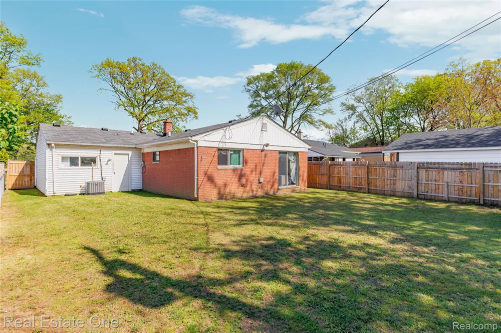 27445 Lorenz Street Madison Heights City, MI 48071