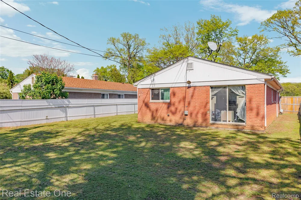 27445 Lorenz Street Madison Heights City, MI 48071