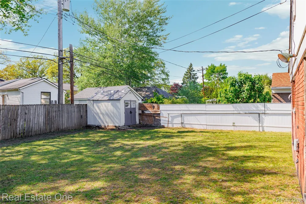 27445 Lorenz Street Madison Heights City, MI 48071