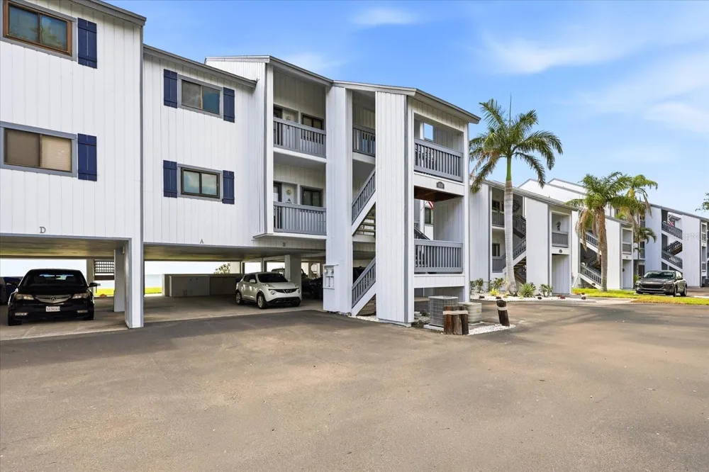 818 BAHIA DEL SOL DRIVE #28 Ruskin, FL 33570