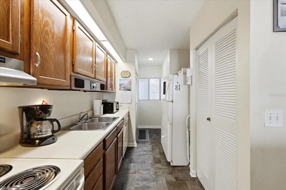 818 BAHIA DEL SOL DRIVE #28 Ruskin, FL 33570