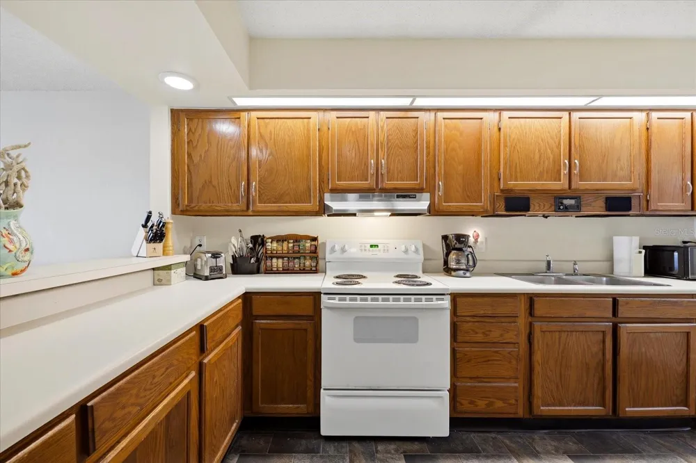 818 BAHIA DEL SOL DRIVE #28 Ruskin, FL 33570