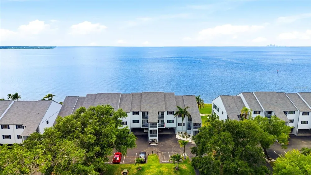 818 BAHIA DEL SOL DRIVE #28 Ruskin, FL 33570