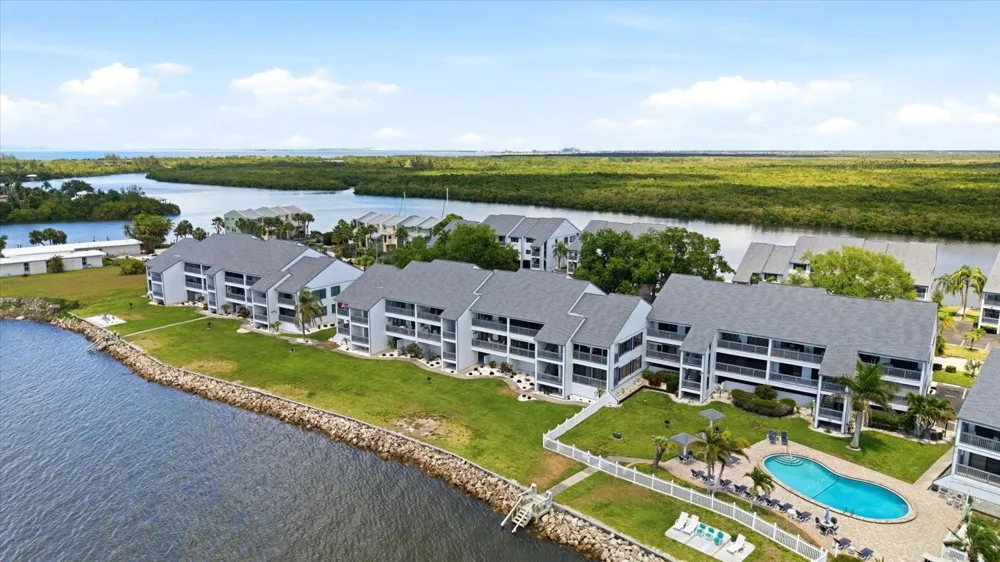 818 BAHIA DEL SOL DRIVE #28 Ruskin, FL 33570