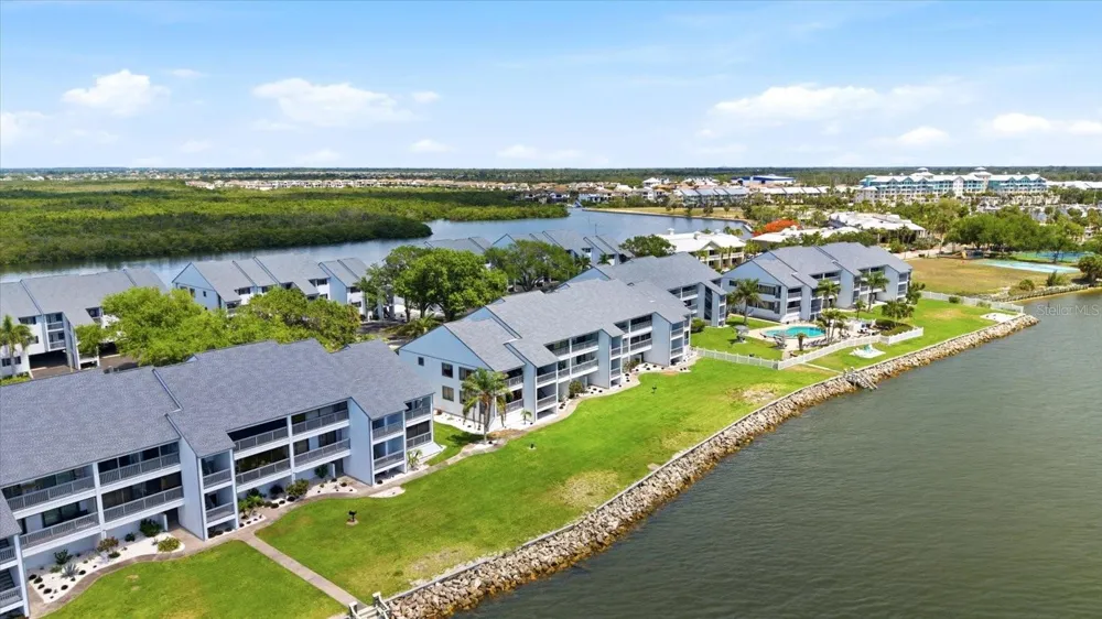 818 BAHIA DEL SOL DRIVE #28 Ruskin, FL 33570