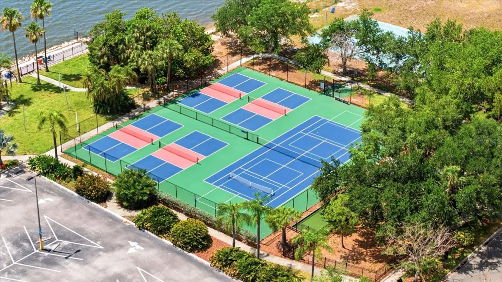 818 BAHIA DEL SOL DRIVE #28 Ruskin, FL 33570
