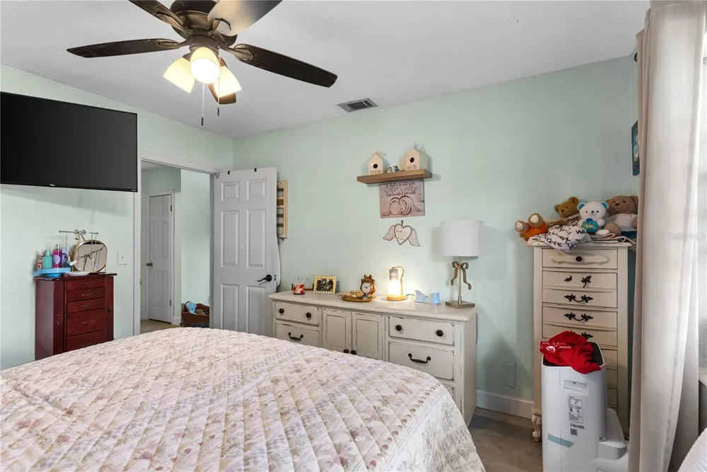 12 BEVERLY DRIVE Frostproof, FL 33843