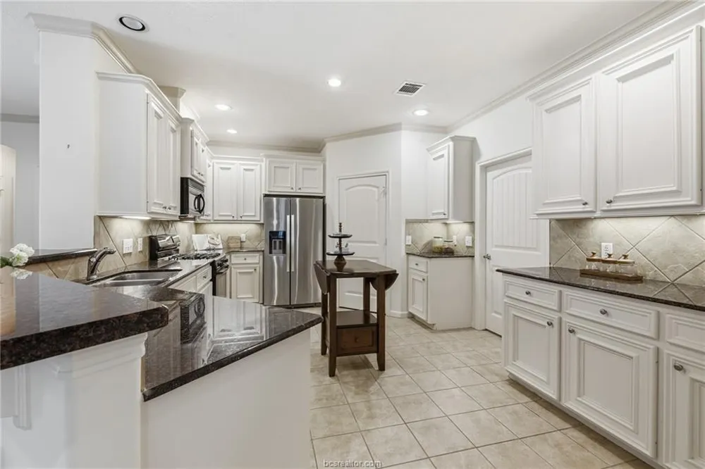 2613 Leila Court Bryan, TX 77802
