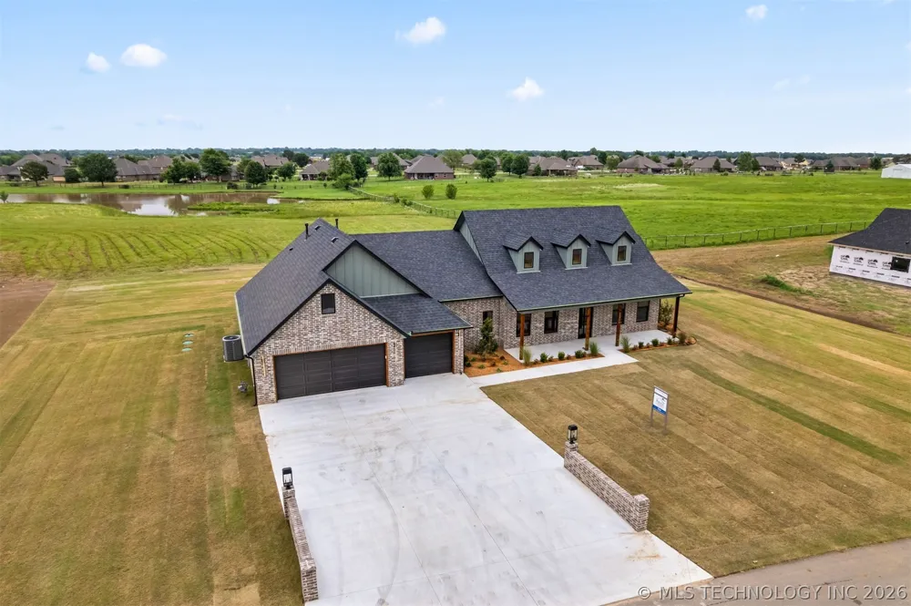 13799 58th East Avenue Collinsville, OK 74021