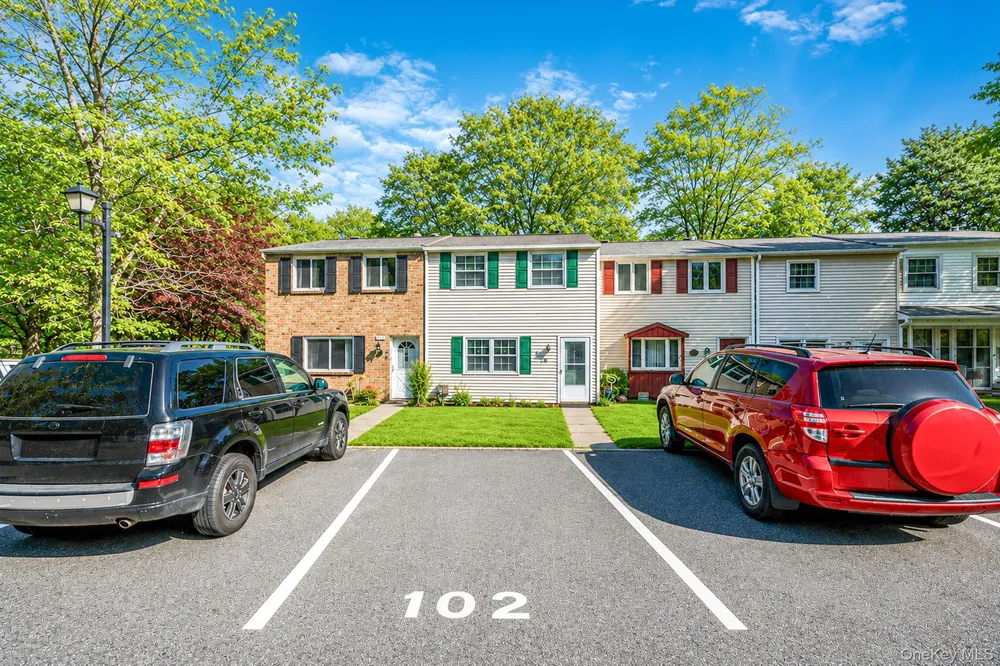 102 Hill Spur Calverton, NY 11933