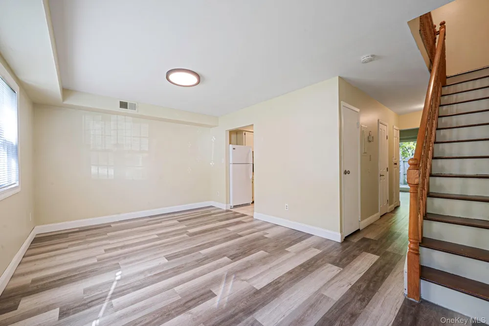 102 Hill Spur Calverton, NY 11933