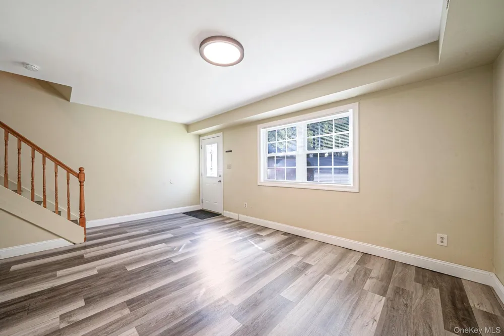102 Hill Spur Calverton, NY 11933