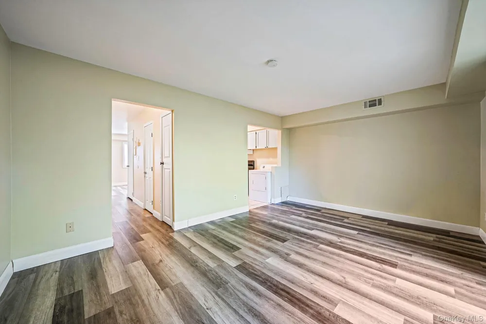 102 Hill Spur Calverton, NY 11933