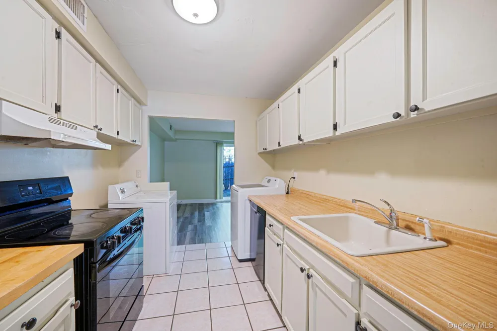 102 Hill Spur Calverton, NY 11933