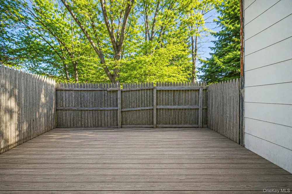 102 Hill Spur Calverton, NY 11933