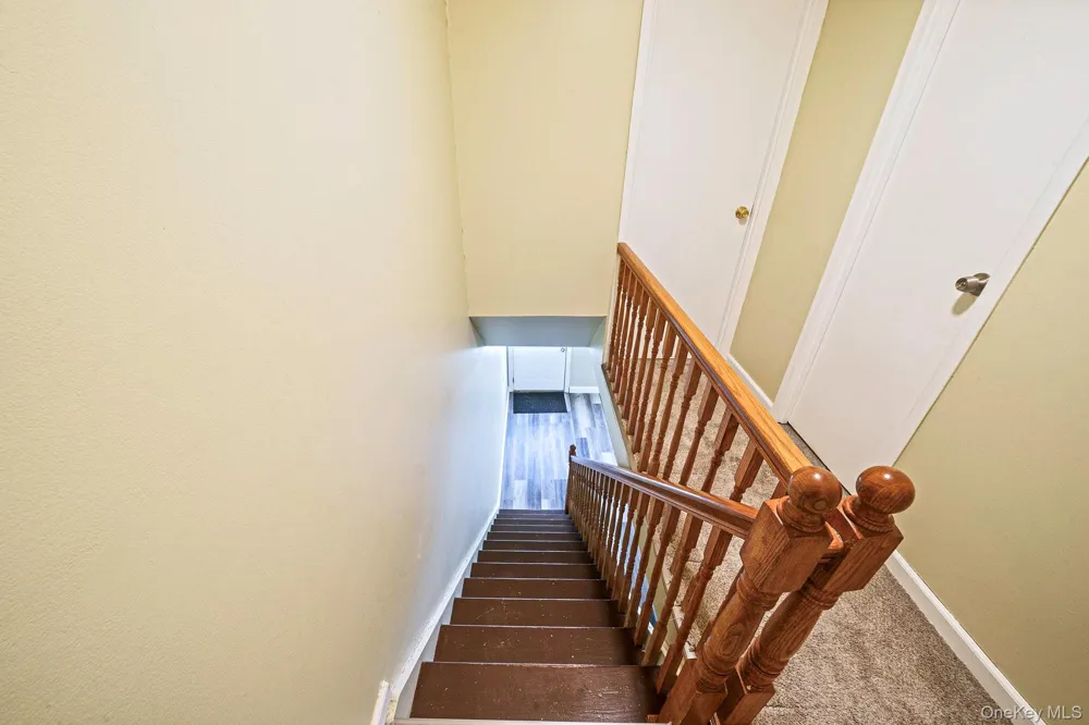 102 Hill Spur Calverton, NY 11933