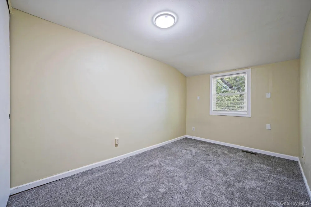 102 Hill Spur Calverton, NY 11933