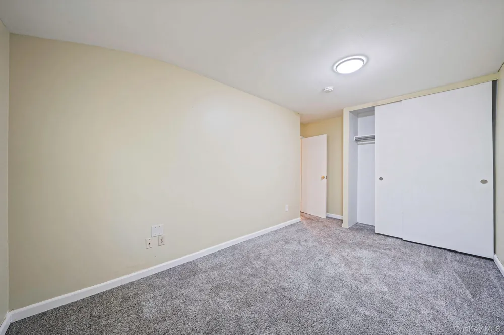 102 Hill Spur Calverton, NY 11933