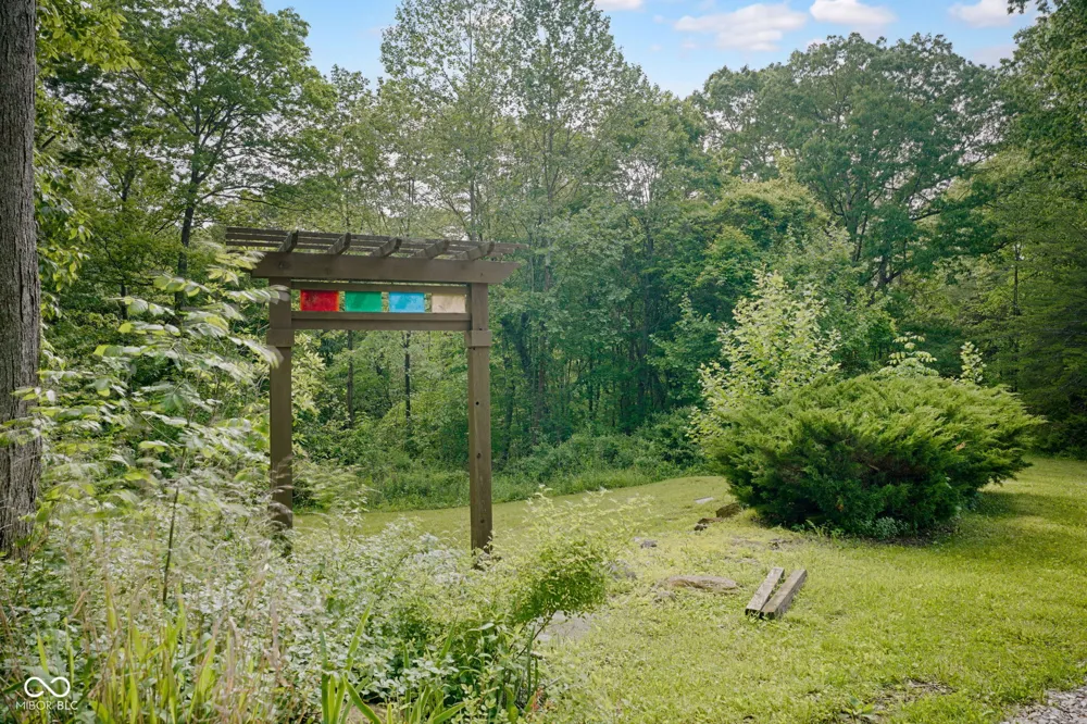 6889 Foremans Passage Road Nashville, IN 47448