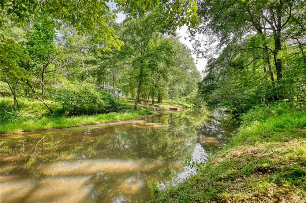 222 W River Bend Drive W Eatonton, GA 31024