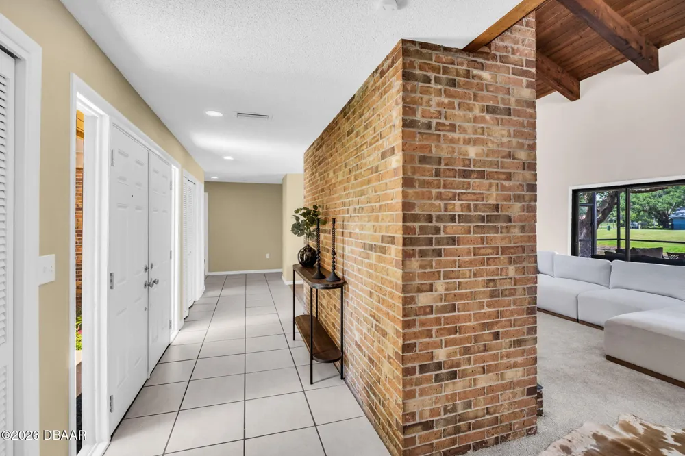 190 Water Oak Way Oldsmar, FL 34677