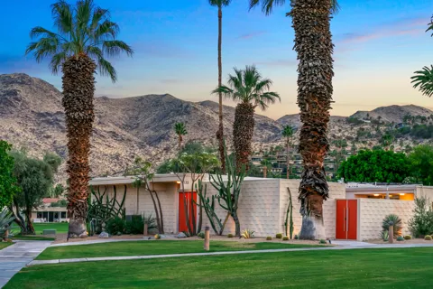 133 Desert Lakes Drive