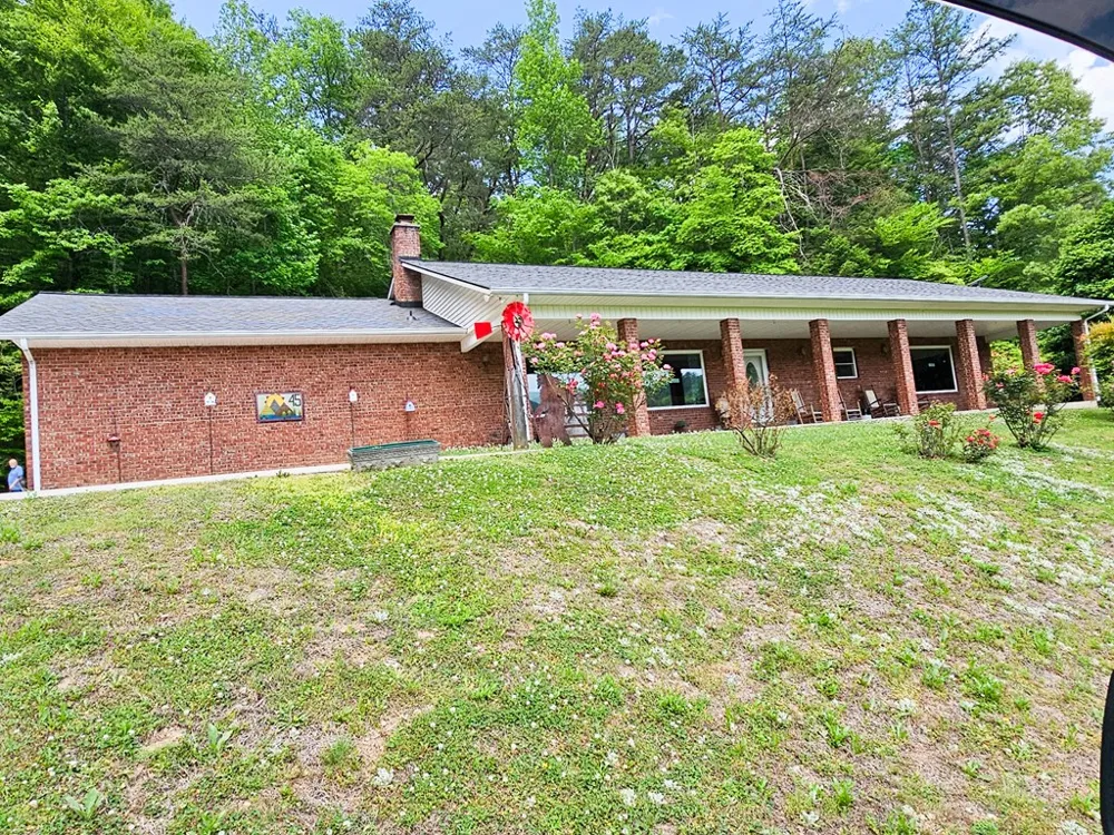 45 Sulpher Ln Andrews, NC 28901