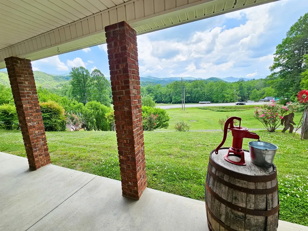 45 Sulpher Ln Andrews, NC 28901