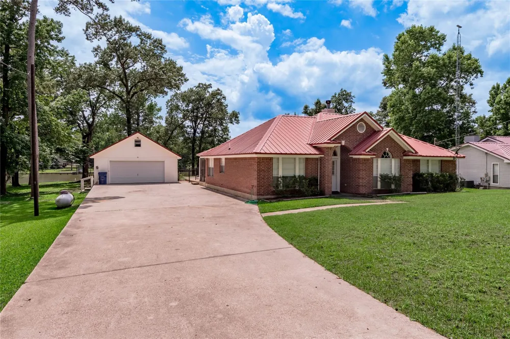 324 Red Oak Lane Trinity, TX 75862
