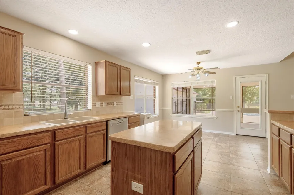 324 Red Oak Lane Trinity, TX 75862