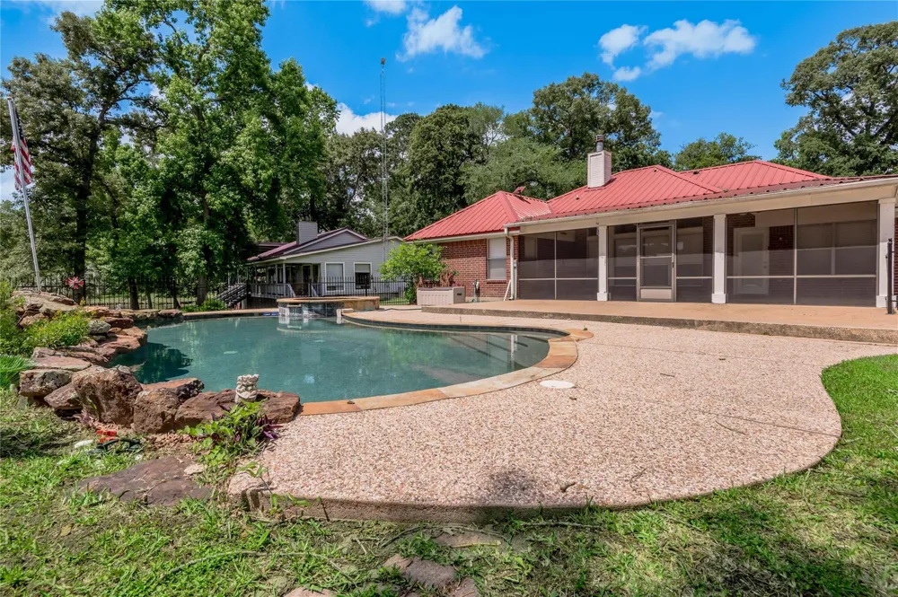 324 Red Oak Lane Trinity, TX 75862