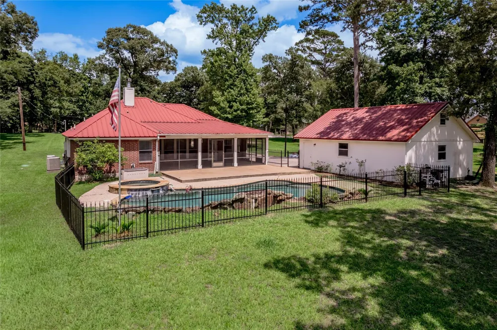 324 Red Oak Lane Trinity, TX 75862