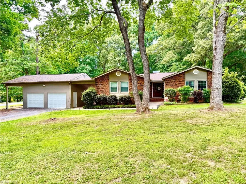 2068 Country Trail Asheboro, NC 27205