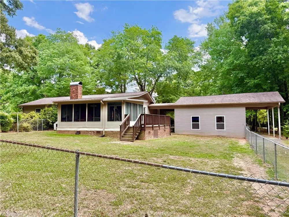 2068 Country Trail Asheboro, NC 27205