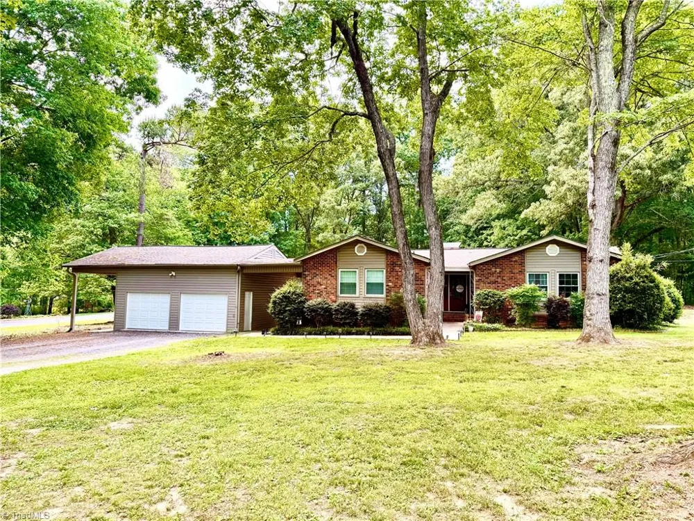 2068 Country Trail Asheboro, NC 27205