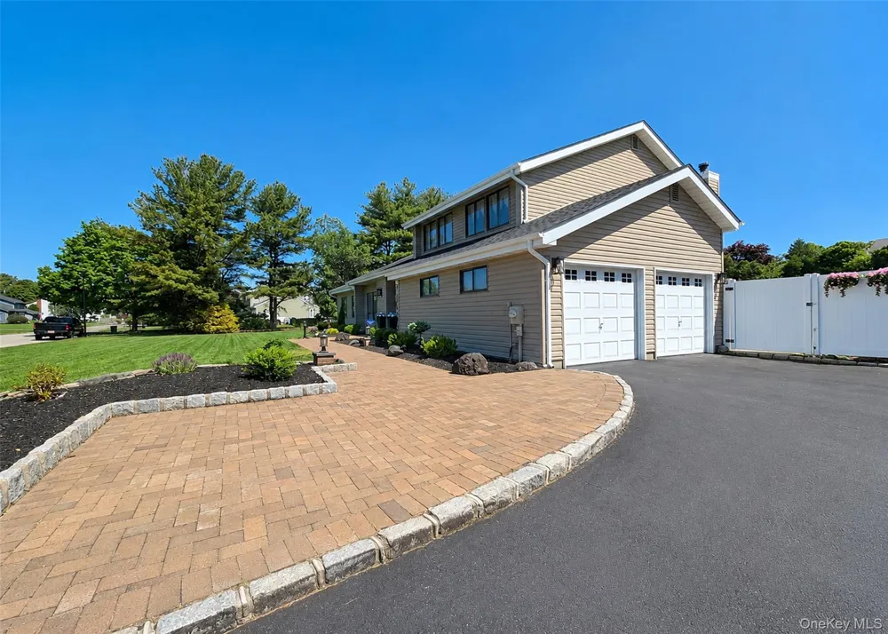 25 Vineyard Way Mount Sinai, NY 11766