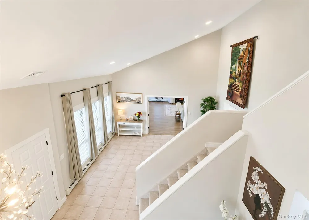 25 Vineyard Way Mount Sinai, NY 11766