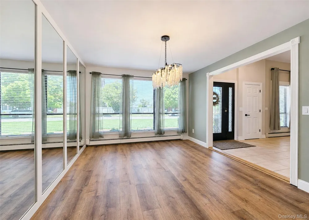 25 Vineyard Way Mount Sinai, NY 11766