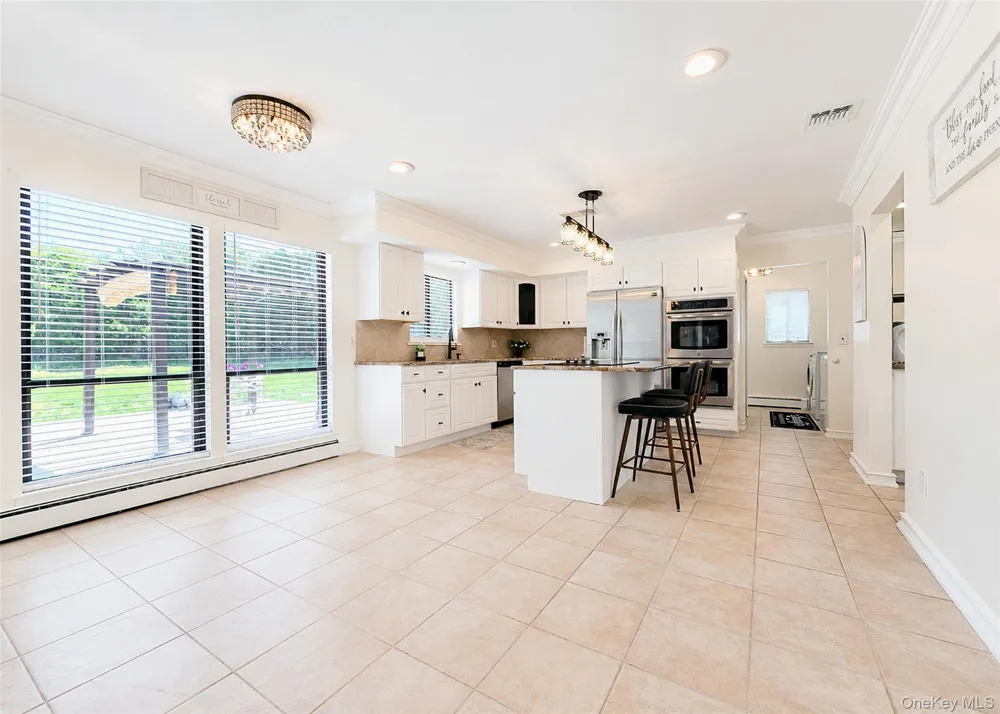 25 Vineyard Way Mount Sinai, NY 11766