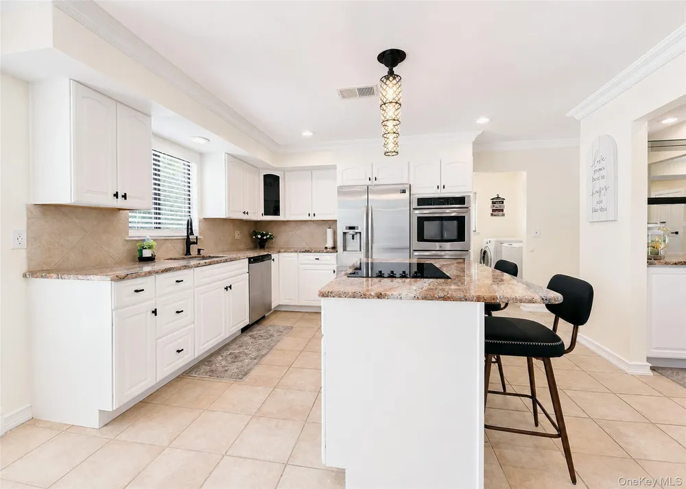 25 Vineyard Way Mount Sinai, NY 11766